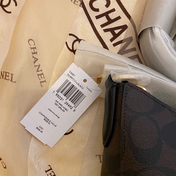 Coach Hobo In Signature Canvas & Leather NWT - Picture 9 of 11